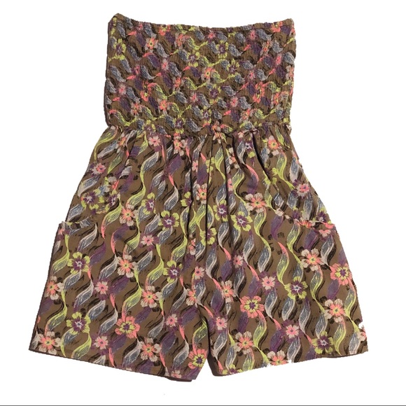 𝚄𝚁𝙱𝙰𝙽 𝙾𝚄𝚃𝙵𝙸𝚃𝚃𝙴𝚁𝚂 Romper - Picture 2 of 2